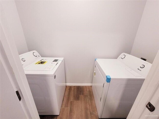 Building Photo - 3409 Fuerte Ave