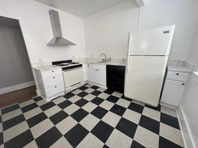 Building Photo - 742 Monroe Dr