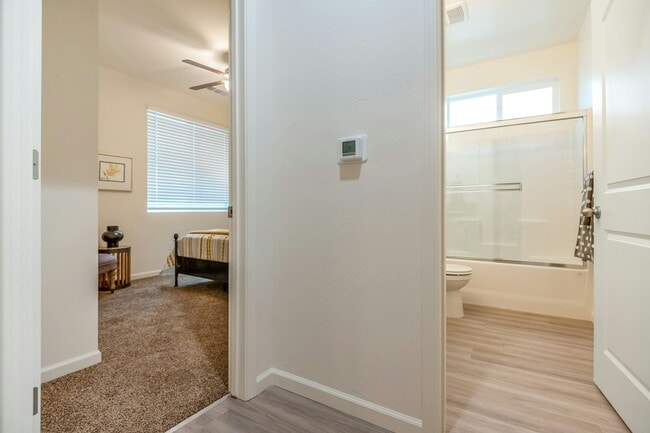 Building Photo - 6 S Emerald Ct