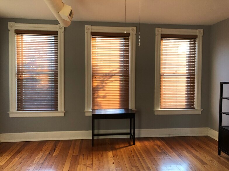 Building Photo - 1406 Sycamore Street