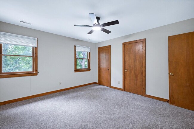 Building Photo - 5544 Kaplan Dr