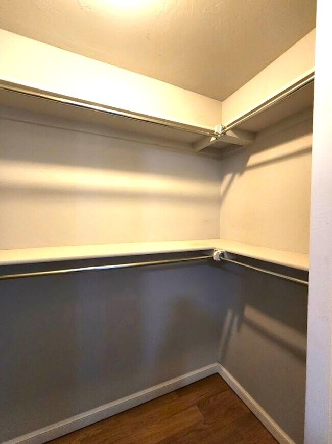 Building Photo - Campbell St Duplex