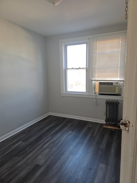 Building Photo - 344 E Milton Ave