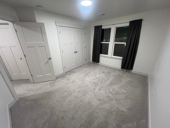 Building Photo - 987 W Coral Charm Way