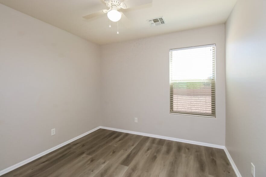 Building Photo - 35671 N Mirandesa Dr