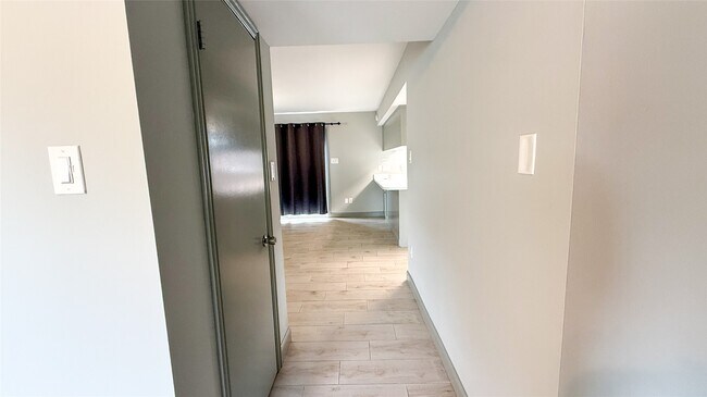 Building Photo - 2226 Triway Ln