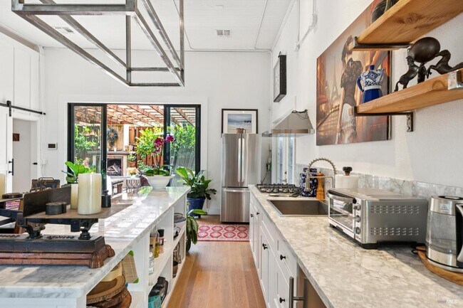 Building Photo - 307 Bodega Ave