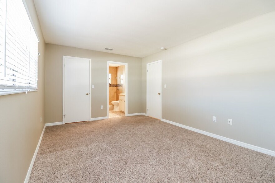 Building Photo - 1266 Bentley Ave