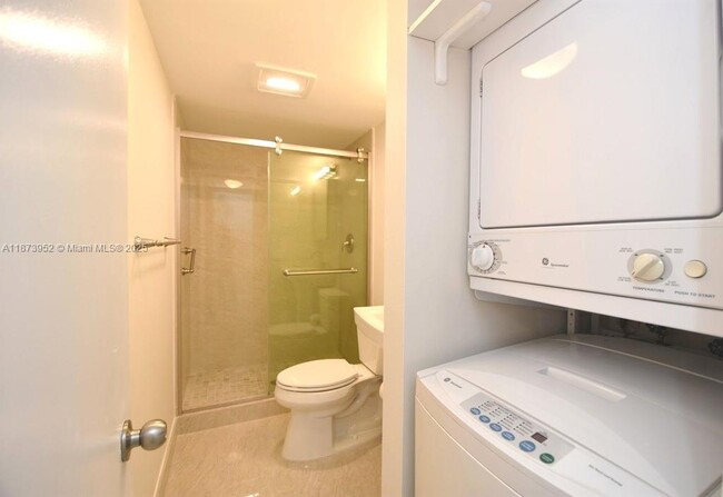 Building Photo - 3701 N Country Club Dr