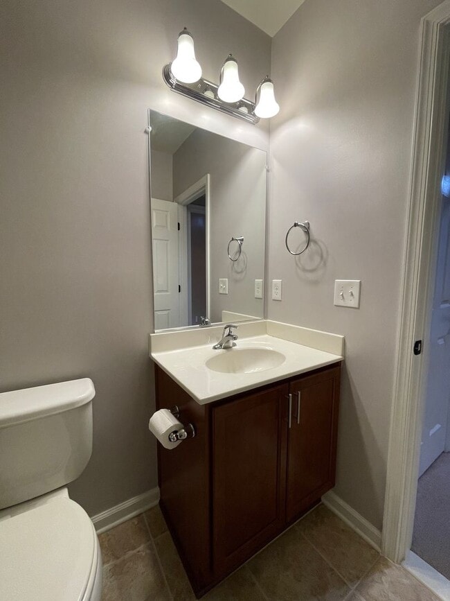 Building Photo - Spectacular 4 Bed 3.5 Bath Townhouse In Br...