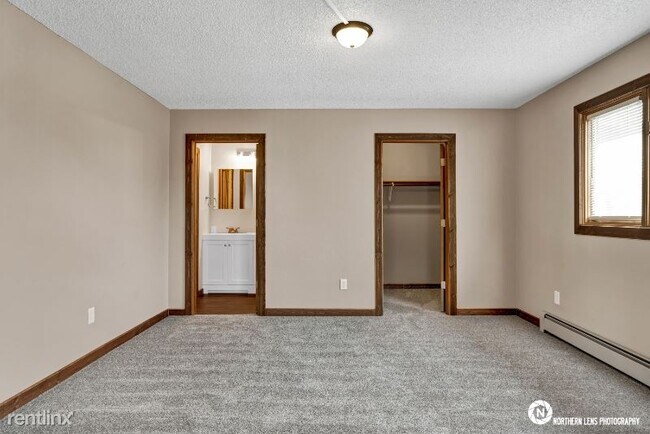 Building Photo - 8807 Washburn St