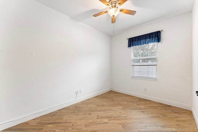 Building Photo - 180 Freeport Dr