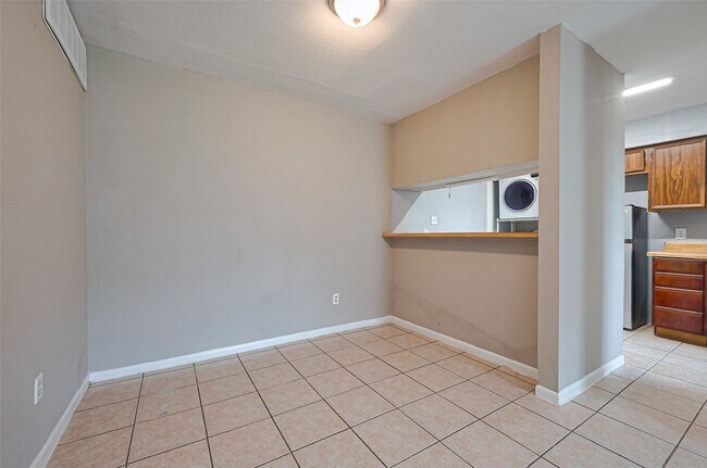 Building Photo - 9090 S Braeswood Blvd