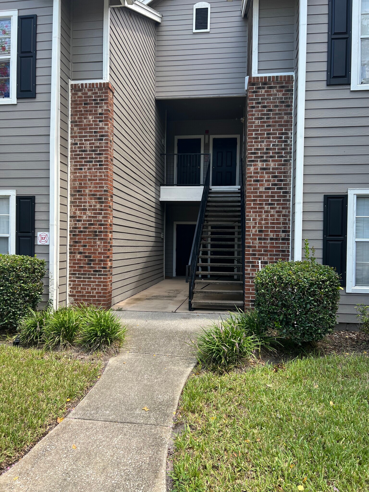 Building Photo - 10000 Gate Pky N