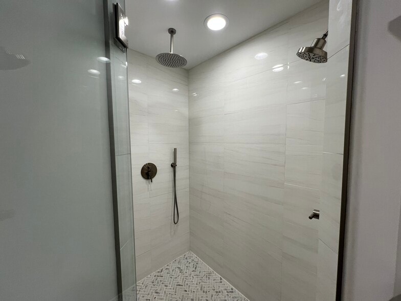 3 Master Shower Head - 604 E 42nd St