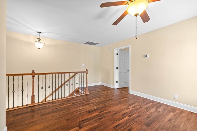 Building Photo - 2 Bedroom 2 1/2 Bath Dog Friendly Condo Fo...