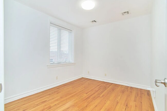 Building Photo - 175 Payson Ave