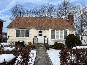 Building Photo - 201 Bennett Ave