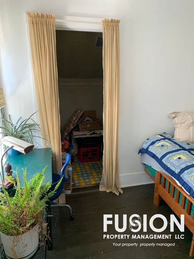 Building Photo - Adorable 2 bedroom home in Winooski with large backyard!