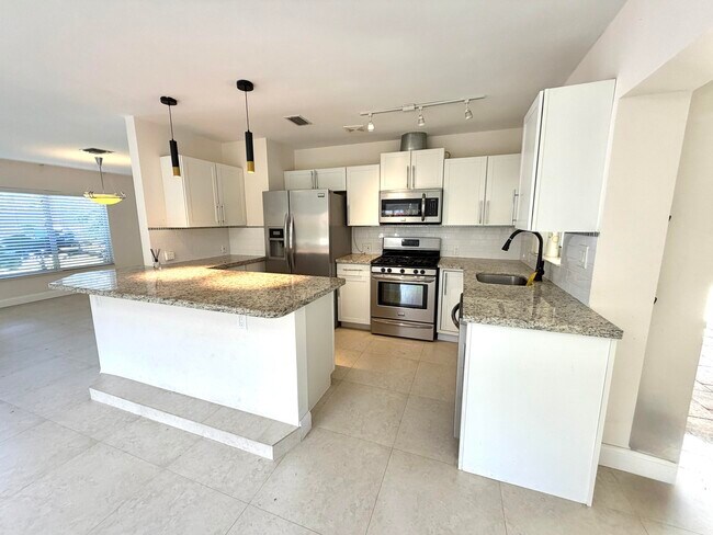 Building Photo - 376 SW 2nd St