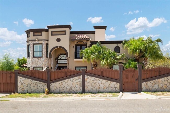 Building Photo - 682 Alto Bonito St
