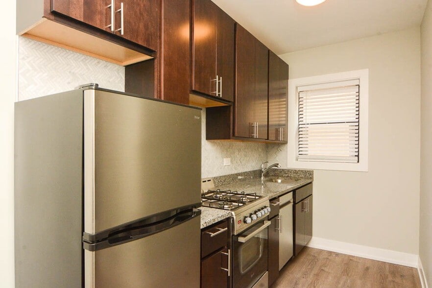 Building Photo - 436 W Belden