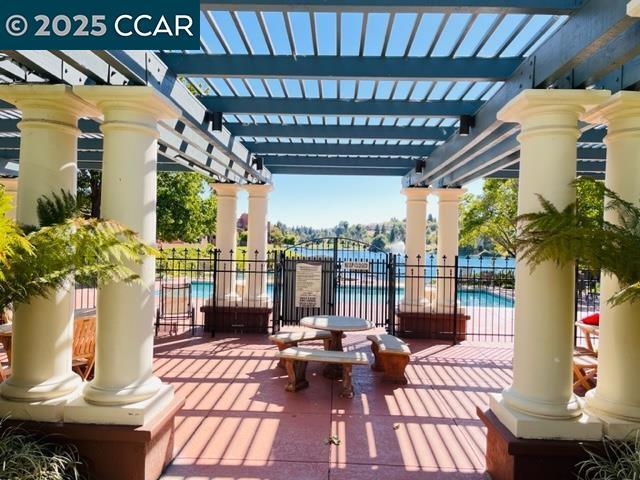 Building Photo - 3046 Lakemont Dr