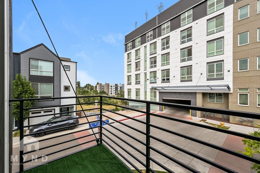 Building Photo - 1079 Chase St