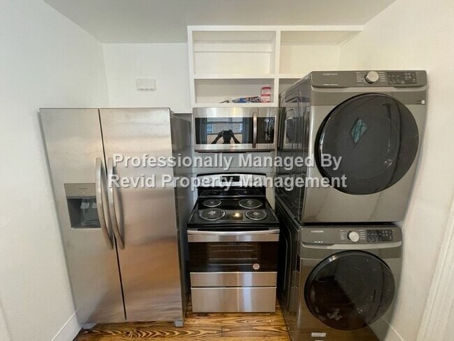 Building Photo - Beautiful 2 Bed 1 Bath near U of M!