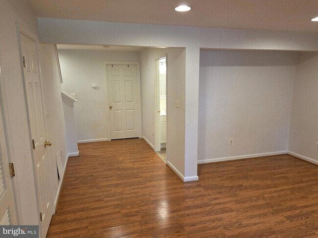 Building Photo - 404 Pendleton Ln