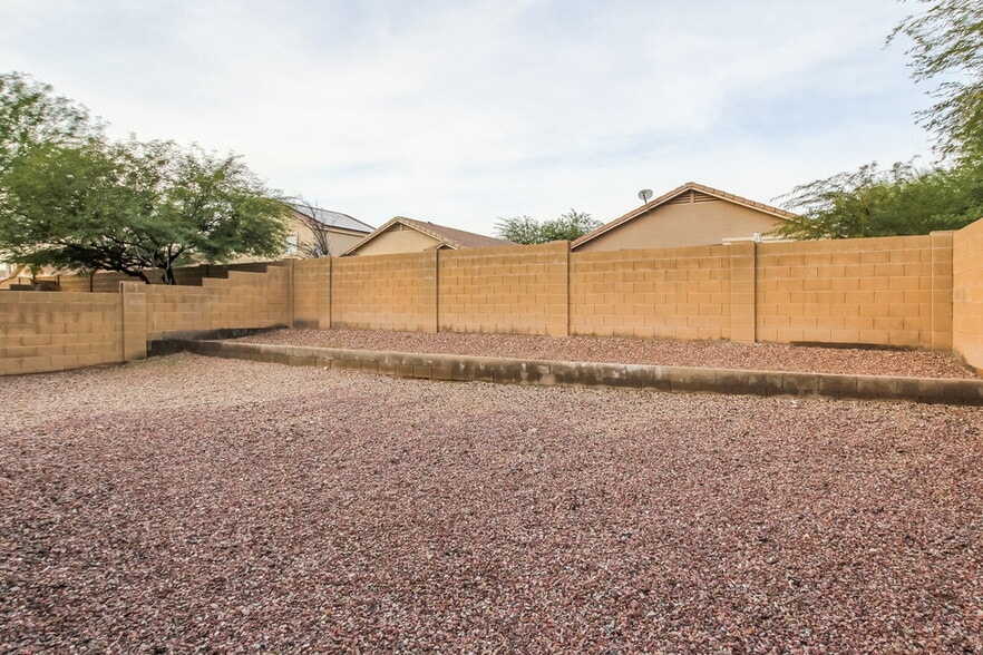 Building Photo - 22740 W Mohave St