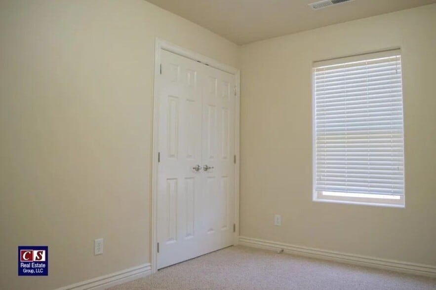 Building Photo - 1422 Southern View Dr