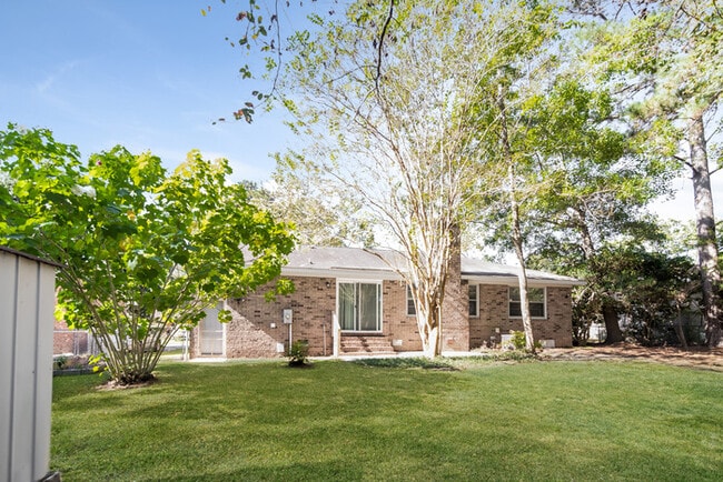 Building Photo - Charming 3-Bedroom Brick Home