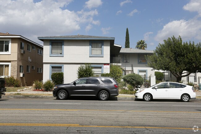Building Photo - 20533 Vanowen St