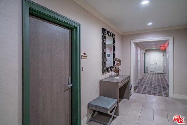 Building Photo - 865 Comstock Ave