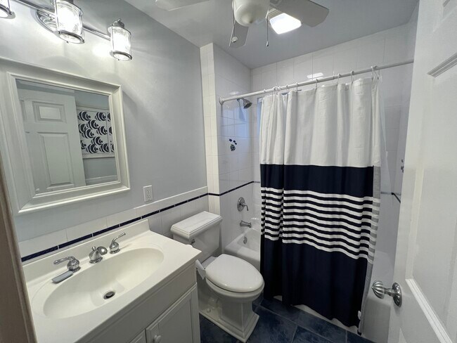 Building Photo - 921 Stenton Pl