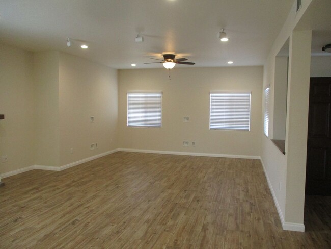 Building Photo - Spacious & Clean 4 Bdr 2 Ba 1 story home i...