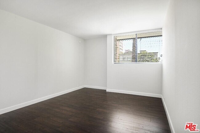 Building Photo - 10535 Wilshire Blvd