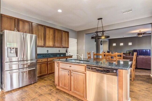 Building Photo - Gorgeous 5 Bedroom 3.5 Bath Stetson Valley...
