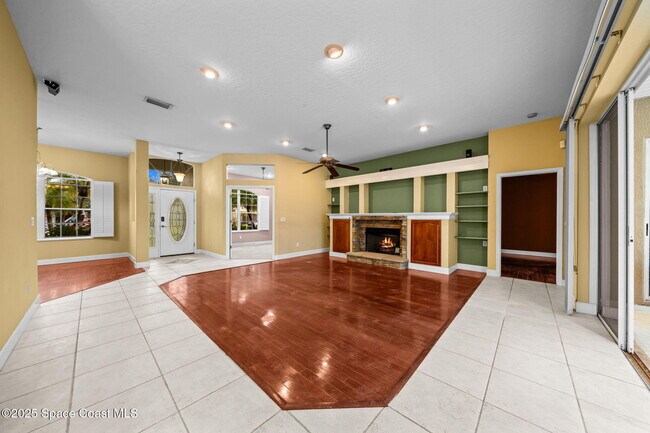 Building Photo - 949 SE Gardenbrook Ct