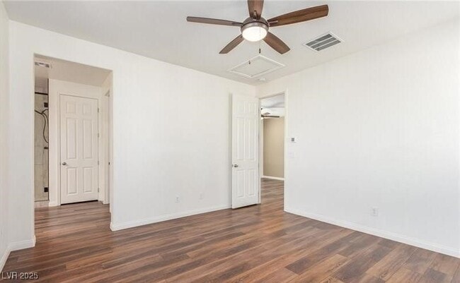 Building Photo - 12556 Skylight View St