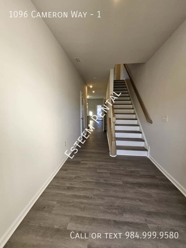 Building Photo - 1096 Cameron Wy