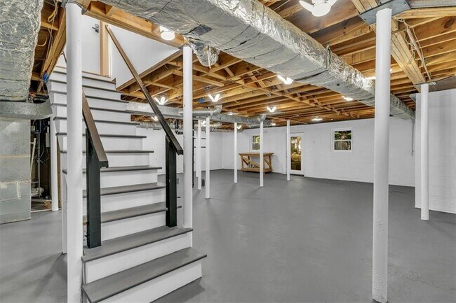 Building Photo - 2605 McKinnon Dr