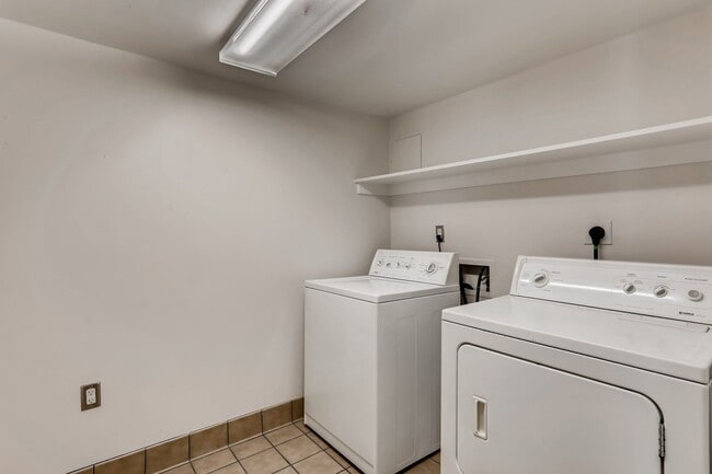 Building Photo - 3 Bedroom 2 Bath Loft Living At It's Finest In LODO! Wireworks Building
