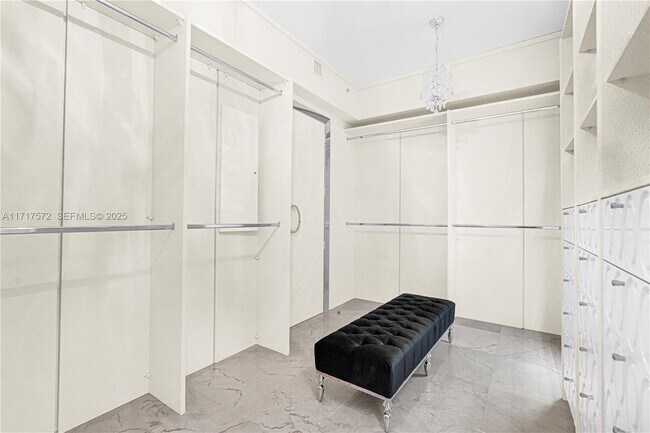 Building Photo - 16051 Collins Ave