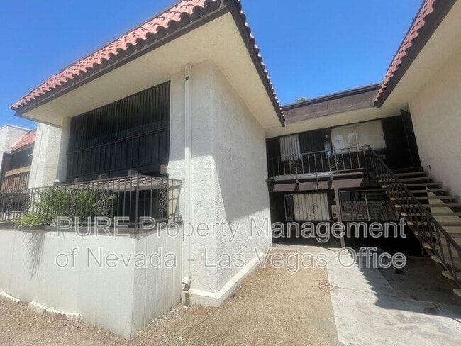 Building Photo - 1405 E Vegas Valley Dr