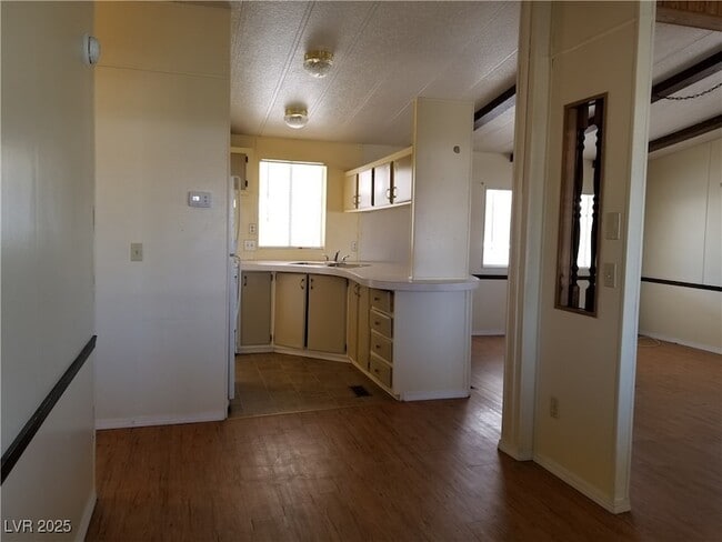 Building Photo - 252 Navajo Dr