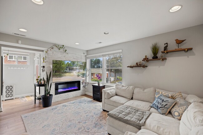 Building Photo - 5519 5th St NE