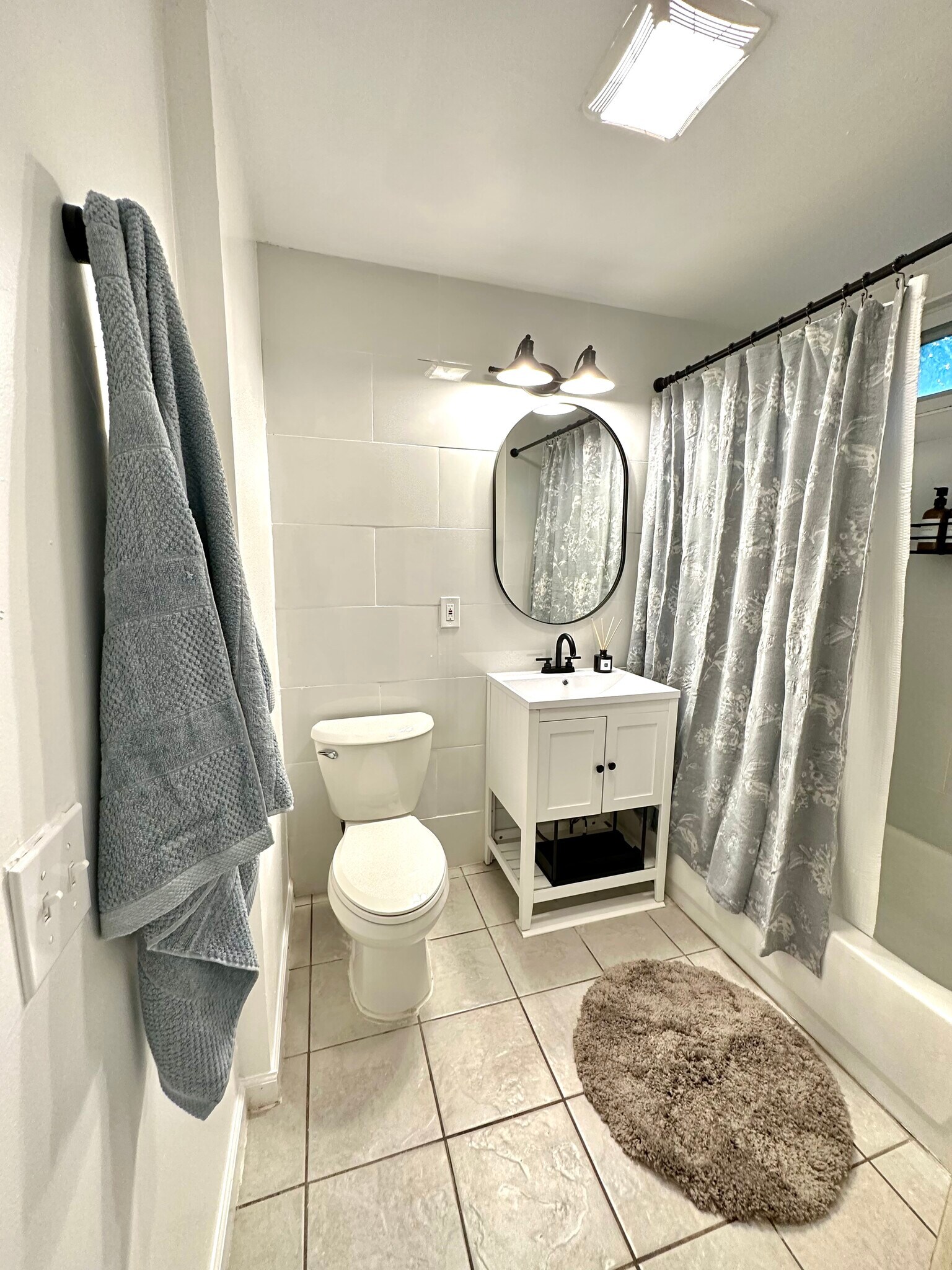 Building Photo - 48 Maple Ave