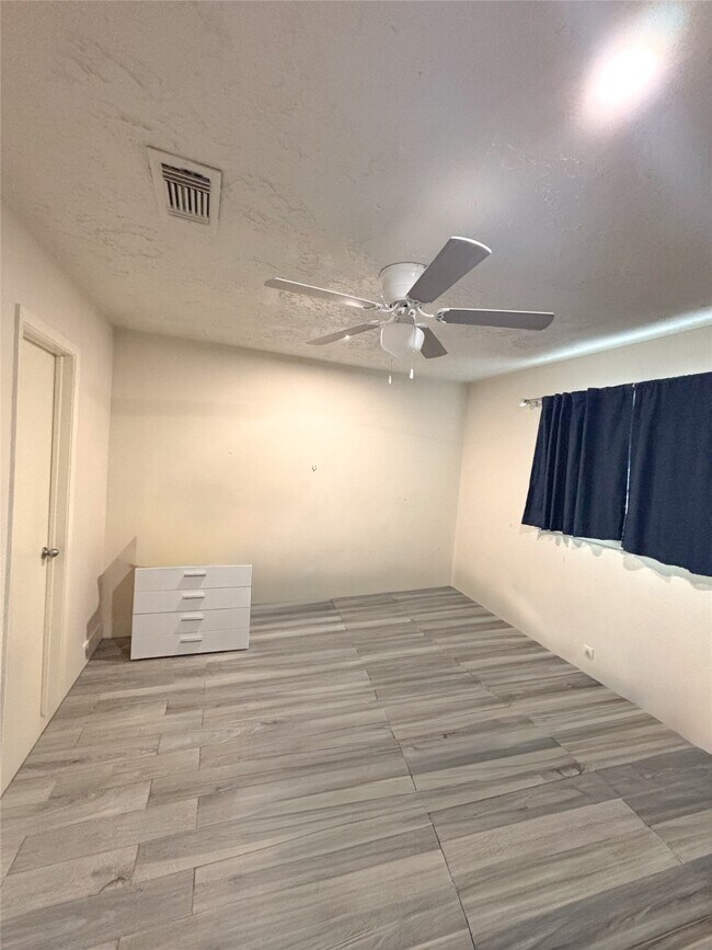 Building Photo - 6803 Marta Dr